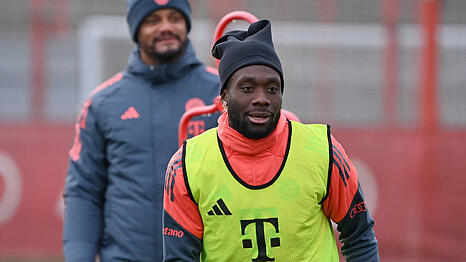 Comeback in Sicht: Bayern-Star Alphonso Davies (r.). Das freut Trainer Vincent Kompany.