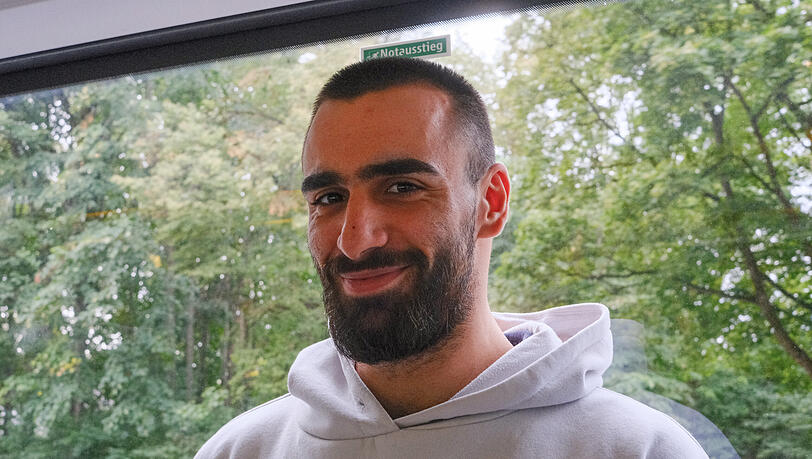 Abdullah f&auml;hrt regelm&auml;&szlig;ig mit der Linie 150. Er arbeitet als Pfleger und ist auf den Bus angewiesen.