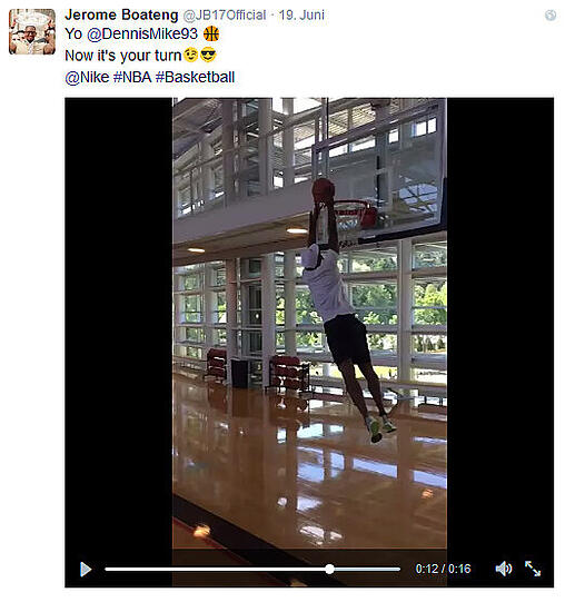 Aber auch beim Basketball zeigt der Kicker sein können und fordert direkt Deutschlands NBA-Profi Dennis Schröder heraus.
