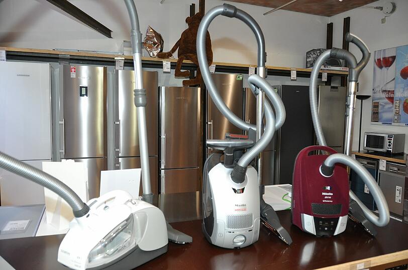 Neuer Staubsauger? Herd? Kühlschrank? Plasma Bildschirm? Waschmaschine? Der Reithofer Fachmarkt hat's.