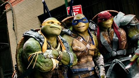 "Teenage Mutant Ninja Turtles: Out of the Shadows": Michelangelo, Leonardo und Raphael beraten sich.