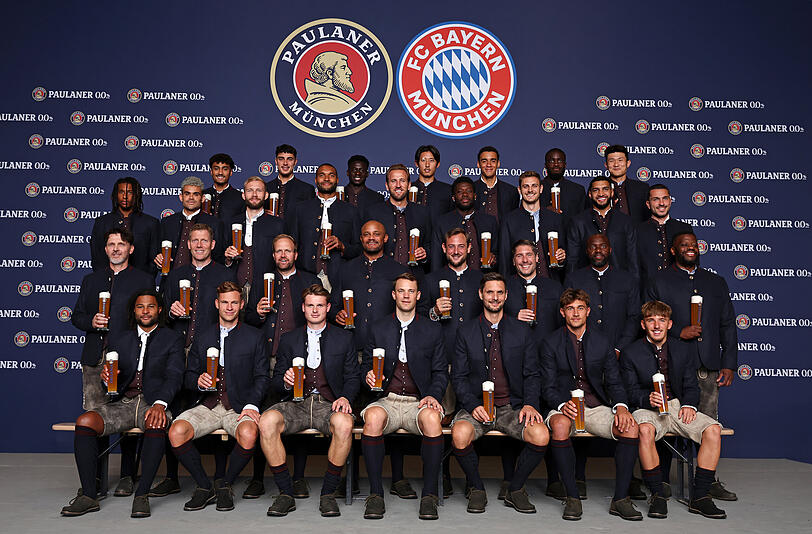 Die Stars des FC Bayern beim alljährlichen Lederhosen-Shooting von Paulaner. Die Stars des FC Bayern beim alljährlichen Lederhosen-Shooting von Paulaner.