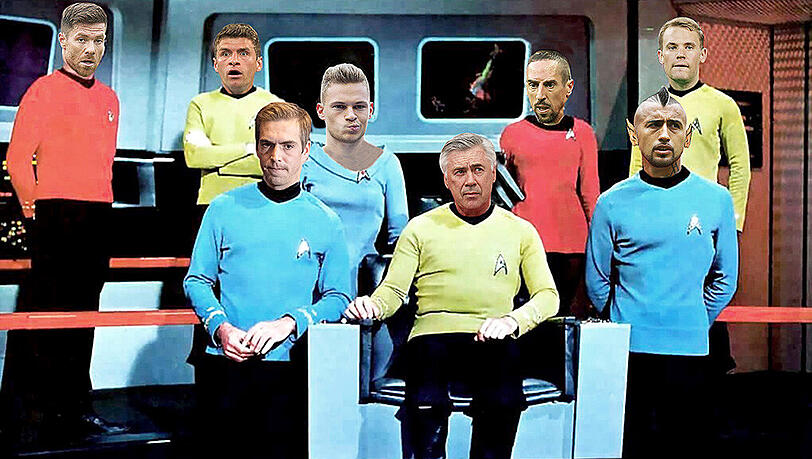 Captain Carlo (4.v.r.) und seine Crew: Xabi Alonso als Commander Scott, Navigator Thomas Müller, Philipp Lahm McCoy, Joshua Kimmich im Körper von Janice Rand, Franck „Uhura“ Ribéry, Arturo Vidal-Spock und Manuel Neuer als Steuermann Hikaru Sulu (v.l.). Captain Carlo (4.v.r.) und seine Crew: Xabi Alonso als Commander Scott, Navigator Thomas Müller, Philipp Lahm McCoy, Joshua Kimmich im Körper von Janice Rand, Franck „Uhura“ Ribéry, Arturo Vidal-Spock und Manuel Neuer als Steuermann Hikaru Sulu (v.l.).