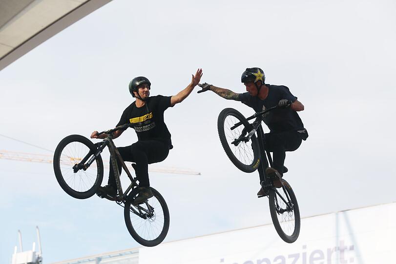 Models und Mountainbiker am Flughafen: Die Bilder vom "Schöne Münchnerin"-Wildcard-Event beim "Bike & Style"-Festival zum Durchklicken.