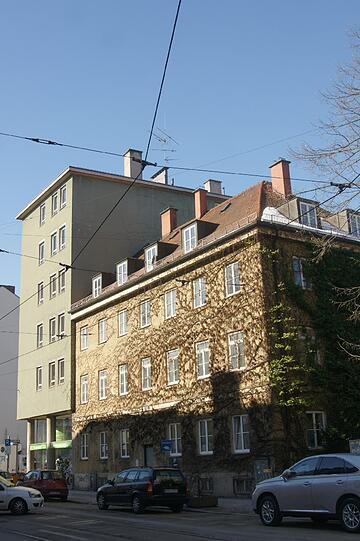 Die Stadt hat reagiert und einen Vorschlag gemacht, wonach das Haus mit der Nummer 6 saniert wird.