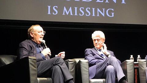 Autor James Patterson (l.) und Bill Clinton bei der Buchvorstellung des Krimis "The President Is Missing" 2018 in Nw York.
