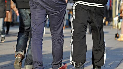 Jogginghosen sind an einer Schule in Wermelskirchen verboten. Neuerdings werden Schüler damit sogar nach Hause geschickt.