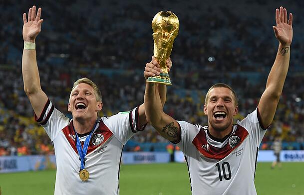 Ein Duo, das für Furore sorgte: Bastian Schweinsteiger (l) und Lukas Podolski. (Archivbild) Ein Duo, das für Furore sorgte: Bastian Schweinsteiger (l) und Lukas Podolski. (Archivbild)