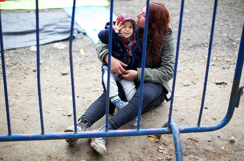 Flüchtlinge in einem Camp in der kroatischen Stadt Opatovac nahe der kroatisch-serbischen Grenze.