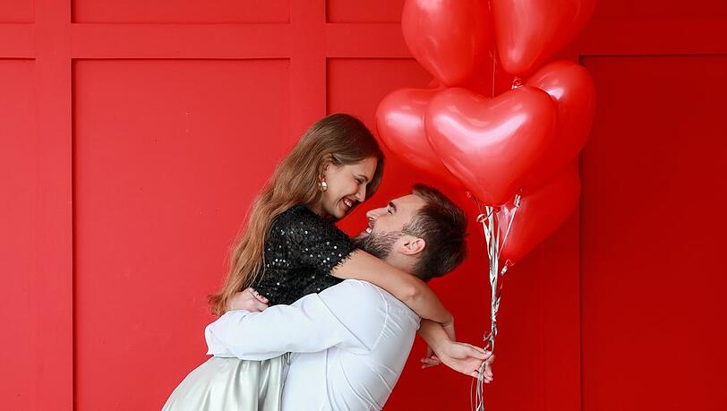 Wer den Valentinstag feiert, der kann dabei auf romantische Hintergrundmusik setzen.