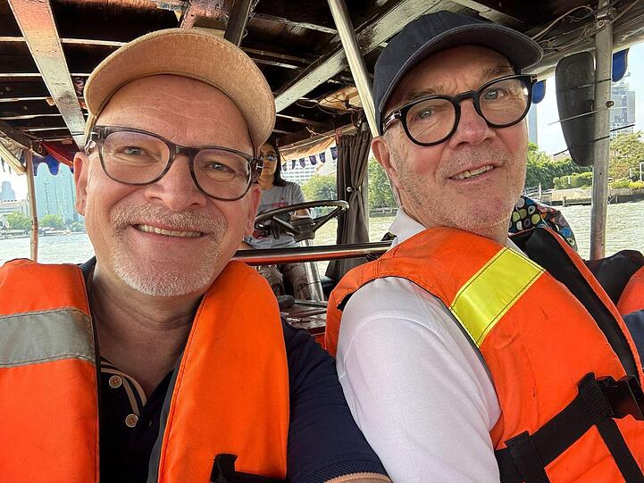 Bernhard Kastner (l.) und Stephan Schraidt (r.) müssen ihren Urlaub in Thailand um eine Woche verlängern. Bernhard Kastner (l.) und Stephan Schraidt (r.) müssen ihren Urlaub in Thailand um eine Woche verlängern.
