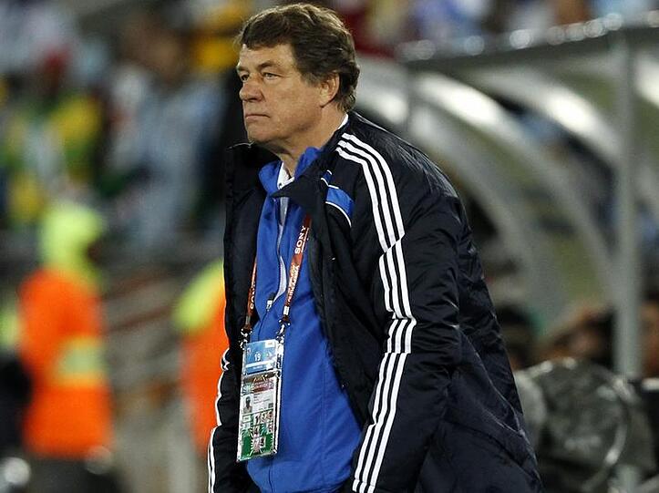Otto Rehhagel will auch weiterhin als Trainer an der Seitenlinie stehen.