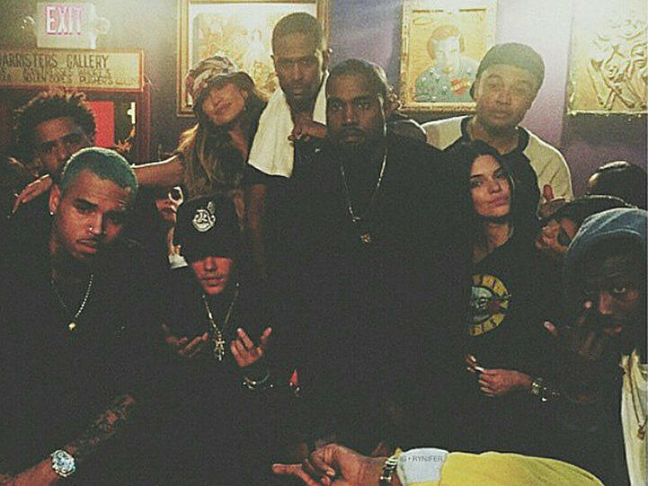 Demi Lovato ließ sich bei einem Konzert von Big Sean mit Justin Bieber, Kanye West, Kendall Jenner, J.Lo, Chris Brown und Jay-Z ablichten