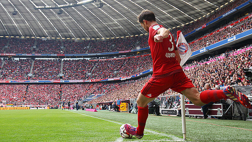 Die Nummer 3 auf dem Trikot von Xabi Alonso ist Geschichte - bald gibt's die 14. Die Nummer 3 auf dem Trikot von Xabi Alonso ist Geschichte - bald gibt's die 14.