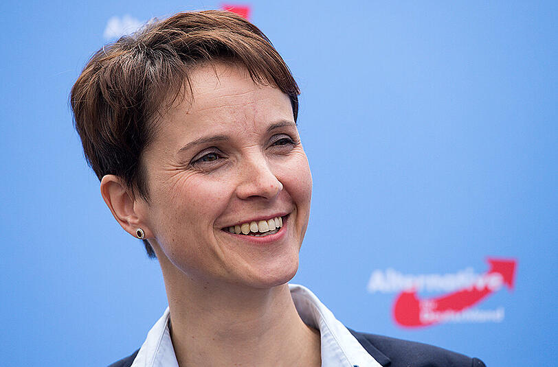 Frauke Petry, die neugewählte Sprecherin des Bundesvorstands der AfD, informiert in der AfD-Parteizentrale in Berlin über den "zukünftigen Fahrplan der Partei".