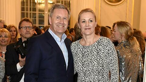 Christian und Bettina Wulff sammeln im Rahmen der Aktion "Hand in Hand für Norddeutschland" gemeinsam Spenden für Krebserkrankte und ihre Familien (Foto: 2017)