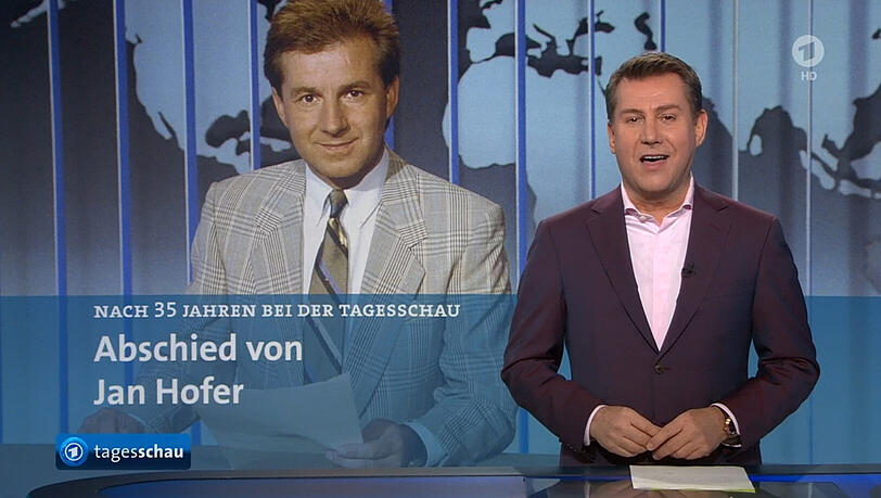 Jens Riewa, künftiger Chefsprecher der "Tagesschau", moderiert Jan Hofer bei seiner letzten Nachrichtensendung ab – ohne Krawatte.