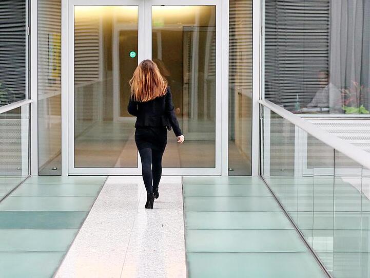 In den Chefetagen deutscher Wirtschaft sind Frauen immer noch eine Seltenheit.