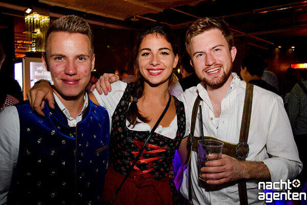 Zur Wiesn machen die Münchner im Neuraum nonstop Party.