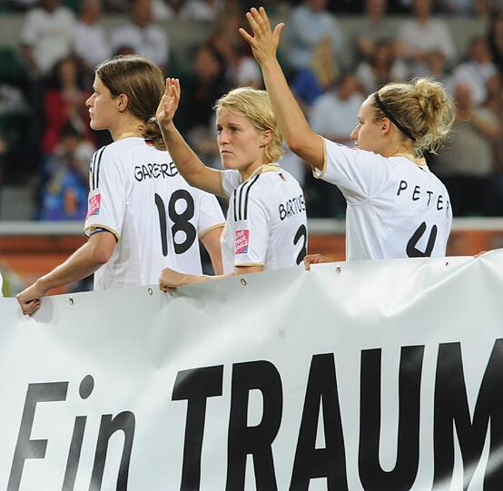 Tränen, Trauer und Fassungslosigkeit nach dem WM-Aus - und Zwanziger gibt den Tröster. Die Bilder