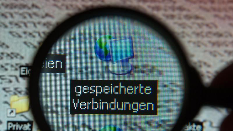 Der EuGH muss nun entscheiden, ob die deutsche Regelung zur Vorratsdatenspeicherung mit den europäischen Grundrechten vereinbar ist. Der EuGH muss nun entscheiden, ob die deutsche Regelung zur Vorratsdatenspeicherung mit den europäischen Grundrechten vereinbar ist.