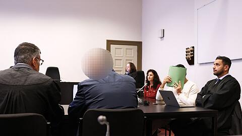 Das Hanseatische Oberlandesgericht hat die beiden Angeklagten zu achteinhalb beziehungsweise viereinhalb Jahre Haft verurteilt.