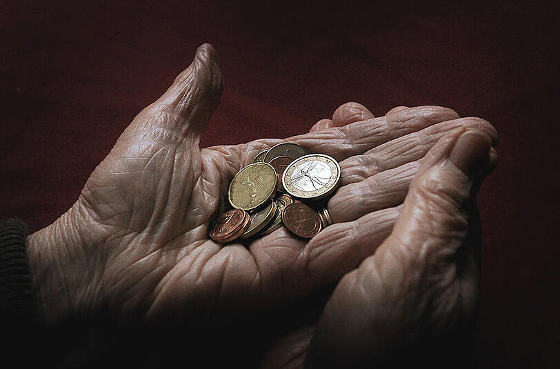 Trotz Arbeit kaum Geld in der Tasche - darunter leidet jeder Zehnte Deutsche.