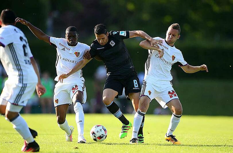 Am Freitagabend fand das Testspiel zwischen dem TSV 1860 und dem FC Basel statt. Sascha Mölders rettete den Löwen durch ein Tor in den letzten Minuten das 1:1-Unentschieden. Die Bilder.