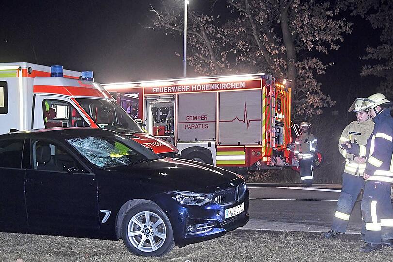 Der Radfahrer hatte bei der Kollision mit dem BMW keine Chance. Die Fotos vom Unfallort.