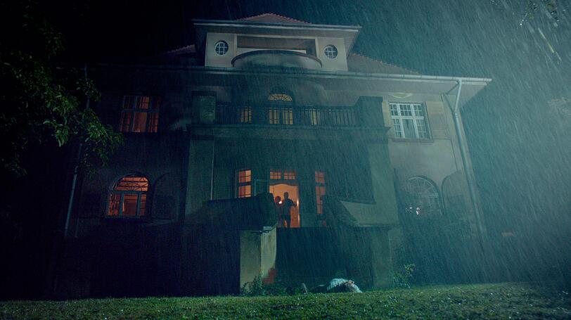 Die Filmszene des am 29.10.2017 um 20:15 Uhr in der ARD ausgestrahlten Tatort "Fürchte dich" zeigt das Haus von Fanny und Paul Brix.