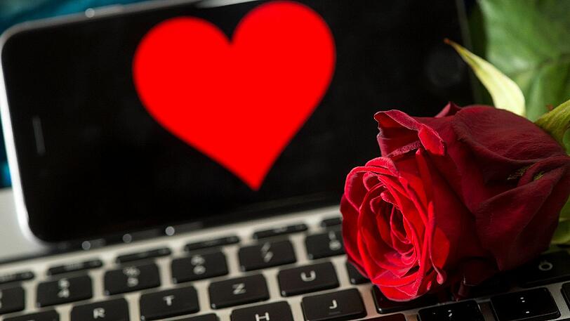 Der Online-Partnervermittler Parship hilft bei der Suche nach einer neuen Liebe im Netz - wie Lovescout24. Aber wer ist denn nun größer?