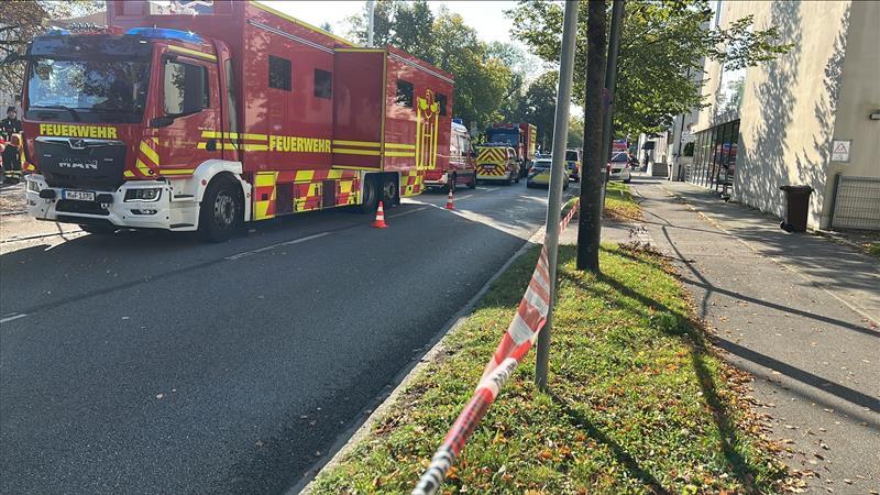 Die Feuerwehr musste den Löscheinsatz am Haus erst einmal abbrechen.