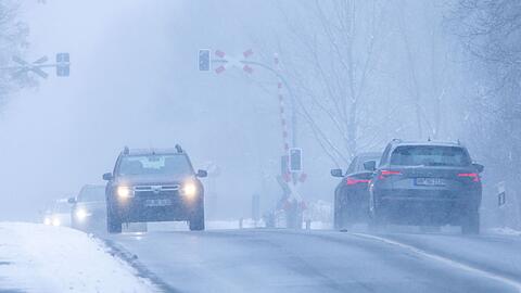 Der DWD erwartet tags&uuml;ber vor allem im Bergland sowie bei Dauerfrost im Norden und Osten weiterhin Gl&auml;tte