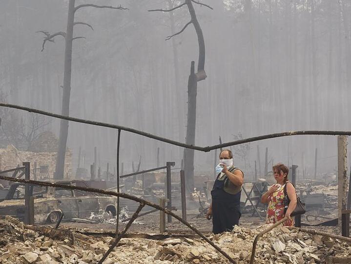 Von Flammen aufgefressen: Dorf nahe Moskau