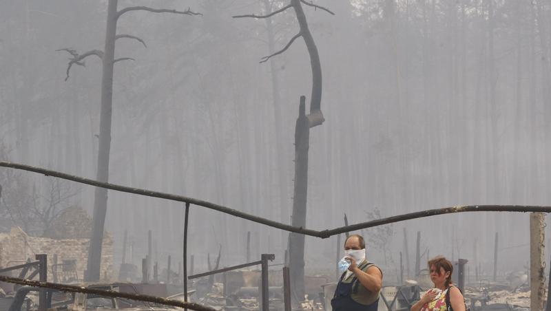 Von Flammen aufgefressen: Dorf nahe Moskau Von Flammen aufgefressen: Dorf nahe Moskau