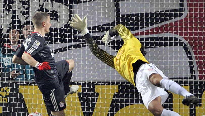 Der Treffer zum 1:0 duch Bastian Schweinsteiger. Der Treffer zum 1:0 duch Bastian Schweinsteiger.