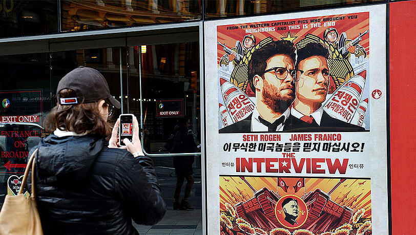 Der Anfang der Hacking-Debatte. Aufgrund des Films "The Interview" wurden die Daten des Sony Studios gehackt. Die USA vermuten hinter diesem Angriff Nordkorea. Der Anfang der Hacking-Debatte. Aufgrund des Films "The Interview" wurden die Daten des Sony Studios gehackt. Die USA vermuten hinter diesem Angriff Nordkorea.