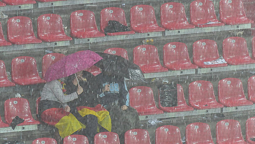 Ein heftiges Unwetter mit Regen und Hagel in Augsburg wurde (fast) zum Spielverderber beim EM-Test zwischen Deutschland und der Slowakei. Die Bilder. Ein heftiges Unwetter mit Regen und Hagel in Augsburg wurde (fast) zum Spielverderber beim EM-Test zwischen Deutschland und der Slowakei. Die Bilder.