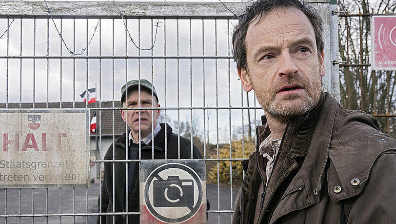 "Tatort: Zorn": Friedemann Keller (Götz Schubert, l.) regiert in seinem "Freien Reich Frieden". Davon will sich Kommissar Peter Faber (Jörg Hartmann) selbst ein Bild machen "Tatort: Zorn": Friedemann Keller (Götz Schubert, l.) regiert in seinem "Freien Reich Frieden". Davon will sich Kommissar Peter Faber (Jörg Hartmann) selbst ein Bild machen