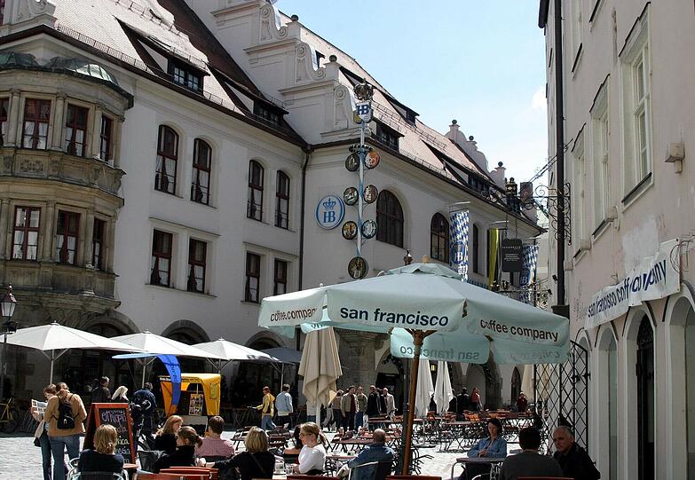 Am Freitag wird im Hofbräuhaus getanzt.