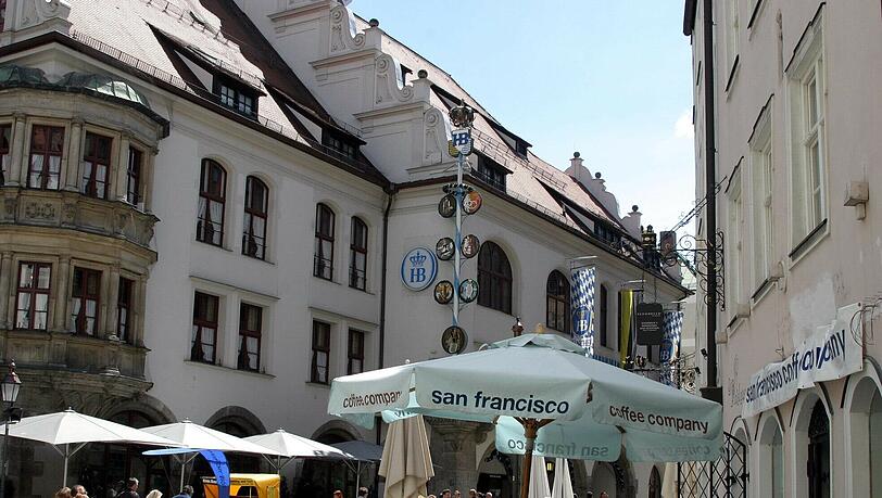 Am Freitag wird im Hofbräuhaus getanzt. Am Freitag wird im Hofbräuhaus getanzt.