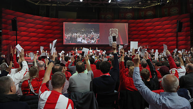 Die Mitglieder wählten Herbert Hainer erneut zum Präsident des FC Bayern. Die Mitglieder wählten Herbert Hainer erneut zum Präsident des FC Bayern.