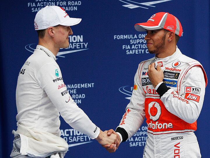 Lewis Hamilton sichert sich Startplatz Nummer 1. Michael Schumacher fährt auf Rang 4.