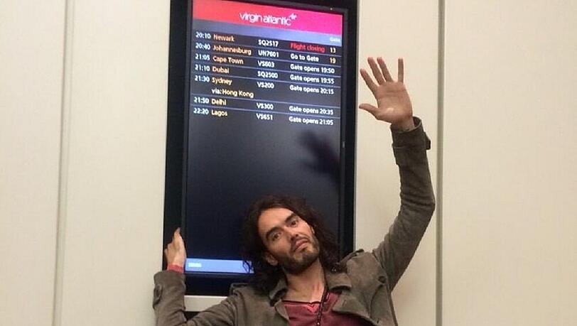 Kein Flug: Comedian Russell Brand musste am Freitag auf dem Boden bleiben Kein Flug: Comedian Russell Brand musste am Freitag auf dem Boden bleiben