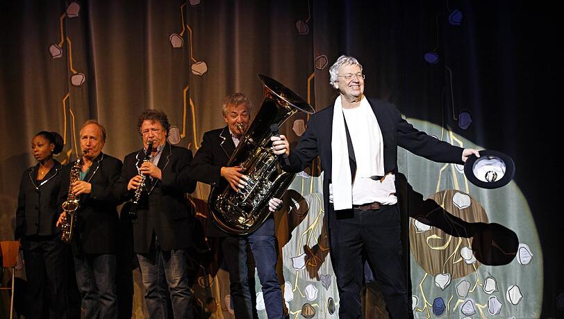 Foto: Predieri / Imago Gerhard Polt - mit Karl (l.) und Michael Well - in "Ekzem Homo" 2015 auf der Bühne der Münchner Kammerspiele.