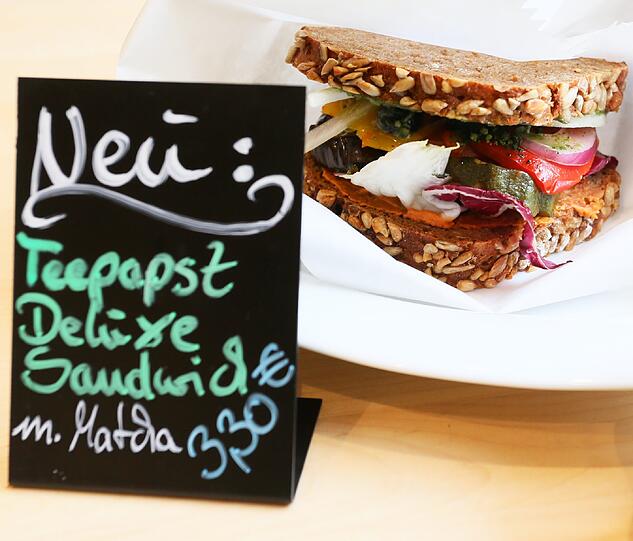 Neben Sandwiches gibt es im Max Pett'chen noch verschiedene Flammkuchen, Suppen und riesige Torten.