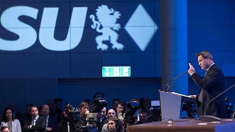 Söder kündigte an, die CSU breiter aufzustellen. Bis zum Herbst soll es eine Parteireform geben, um die CSU moderner, jünger, weiblicher und dynamischer werden zu lassen.