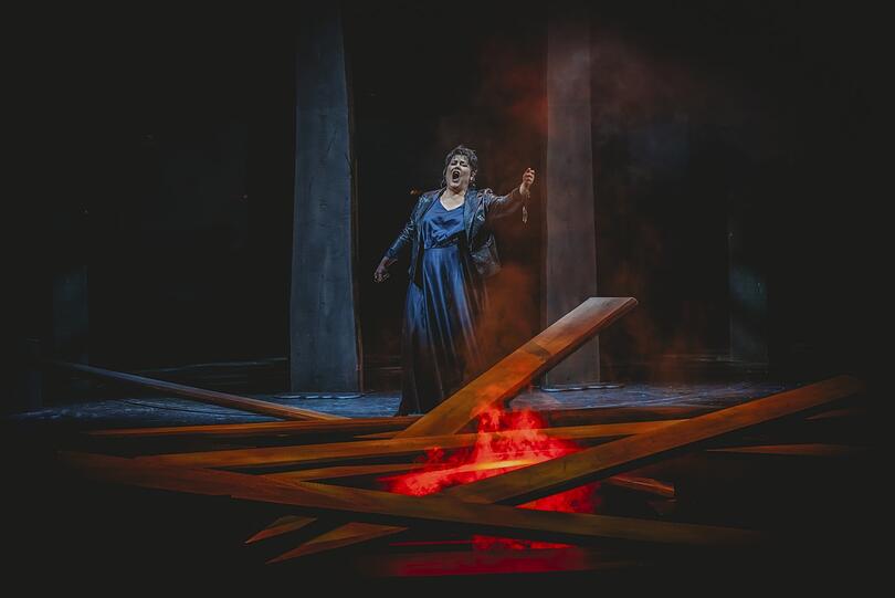 Wagner für Traditionalisten: Christine Libor als Brünnhilde im Finale der von Brigitte Fassbaender inszenierten "Götterdämmerung".