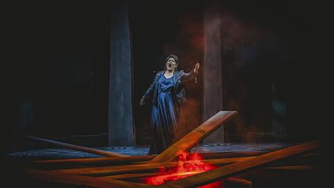 Wagner für Traditionalisten: Christine Libor als Brünnhilde im Finale der von Brigitte Fassbaender inszenierten "Götterdämmerung".