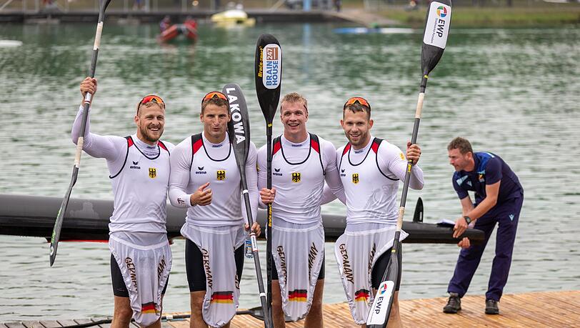 Haben für einen goldenen Auftakt im Kajak-Vierer gesorgt: Max Rendschmidt, Tom Liebscher, Jacob Schopf und Max Lemke (v.l.n.r.).